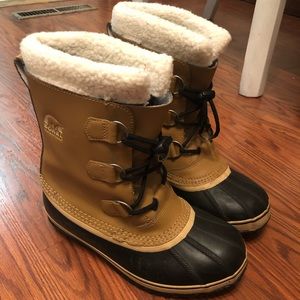 LIKE NEW Sorel Caribou Boot